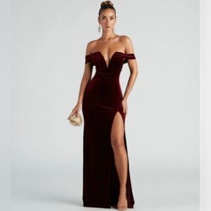 Kerri Formal Velvet Mermaid Bodycon Maxi Dress with Off Shoulders & Slit Size S